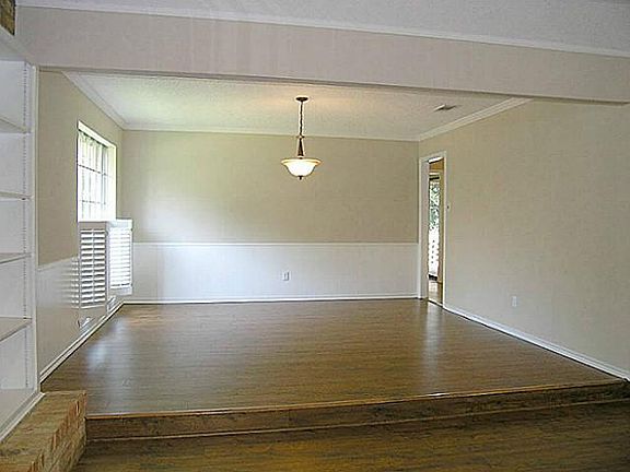 5th image of 2100 Franklin Dr