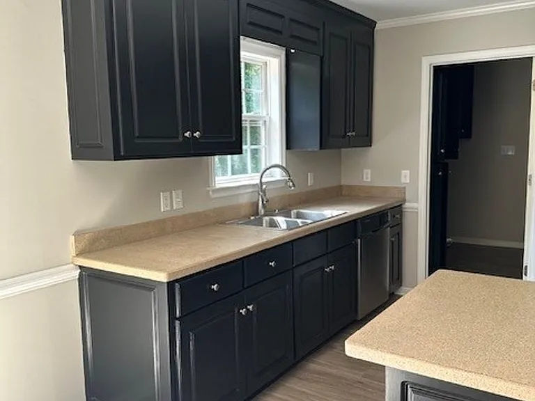 305 Towbridge Ln — Photo 9