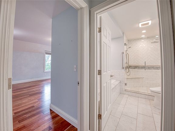 5th image of 1770 Foxcroft Ln APT 201