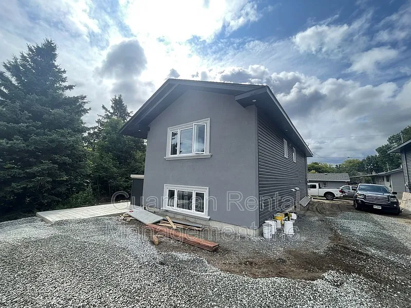1152 Arthur St W