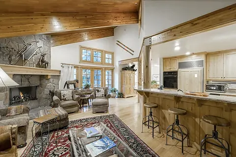 8015 Cache Dr — Photo 2