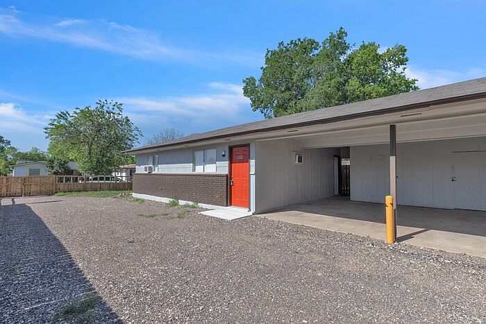 1st image of 811 John Adams Dr