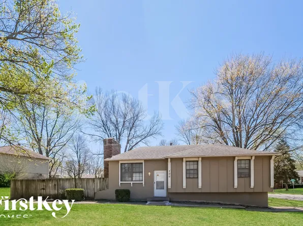 700 NW Oxford Dr, Blue Springs, MO 64015