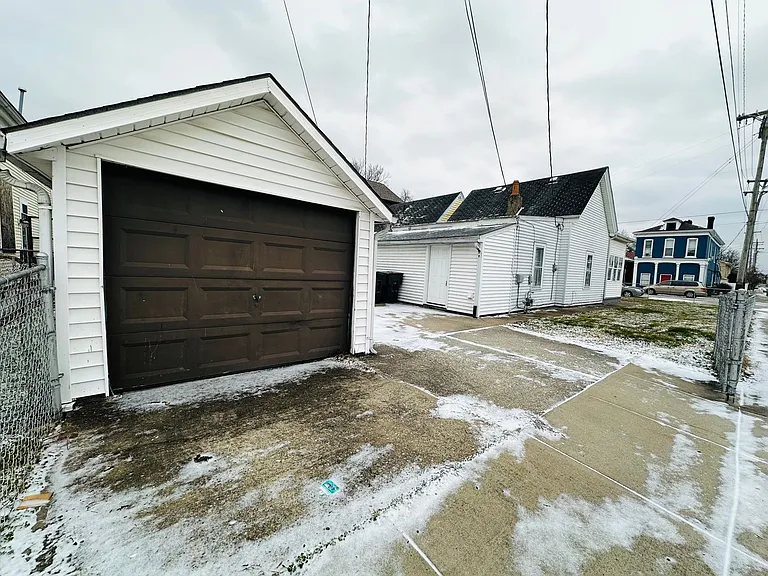 901 E Oak St — Photo 19