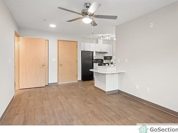 3rd image of 102 10th St NE