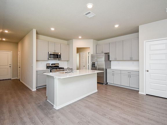5th image of 8006 Camphor Ct