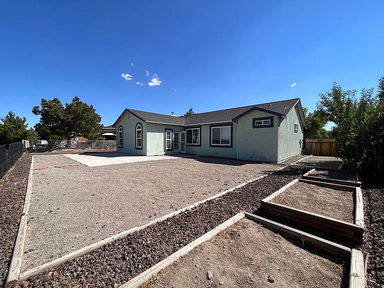 1073 Pepper Ln — Photo 4