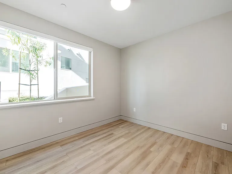 6775 Skyview Dr — Photo 33