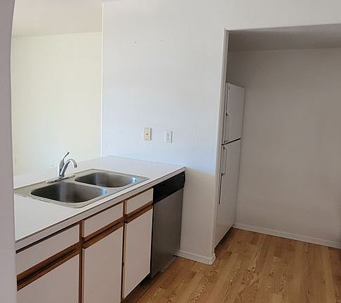 4th image of 130 Sugarloaf St Unit A