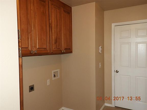 3rd image of 620 Applewood St