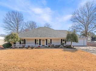 1 Club Ct, Jacksonville, AR 72076