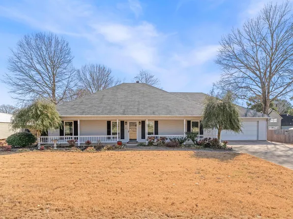 1 Club Ct, Jacksonville, AR 72076