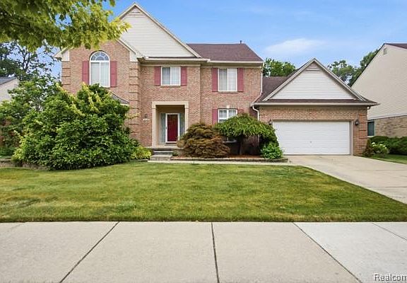 2nd image of 2931 Briarwood Dr