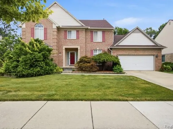 2931 Briarwood Dr, Troy, MI 48085
