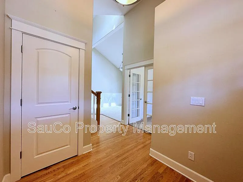4 bed, 2.5 bath, 2694 sqft, $3,649 — Photo 3