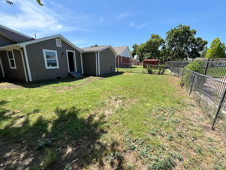 1215 H Pl — Photo 18