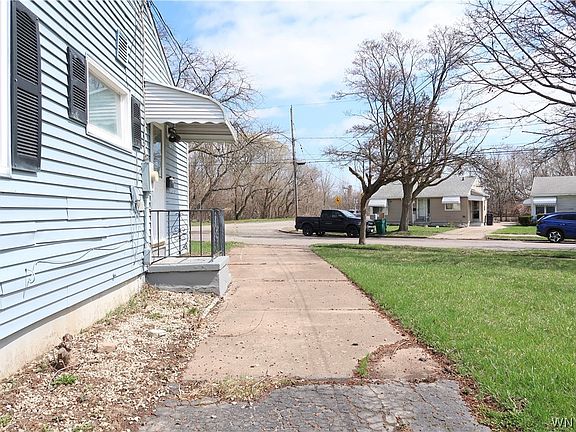 5th image of 3750 Deveaux St