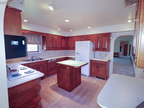 4th image of 105 Rose Ln