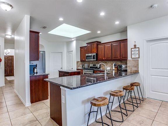 4th image of 1825 Lark Ln