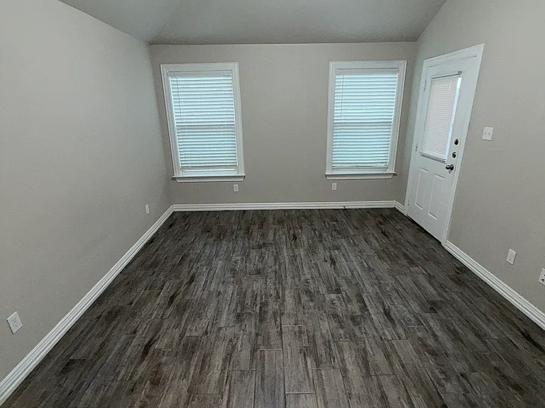 3345 Berkshire Dr — Photo 7