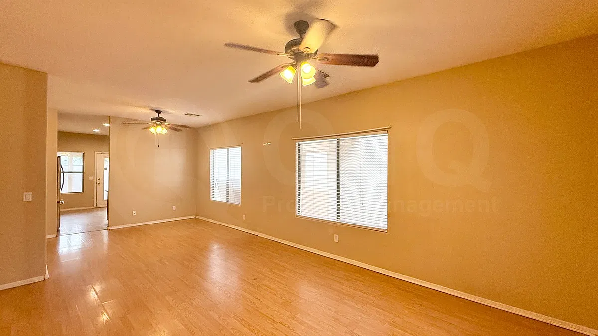 3 bed, 2.0 bath, 1218 sqft, $1,949 — Photo 2