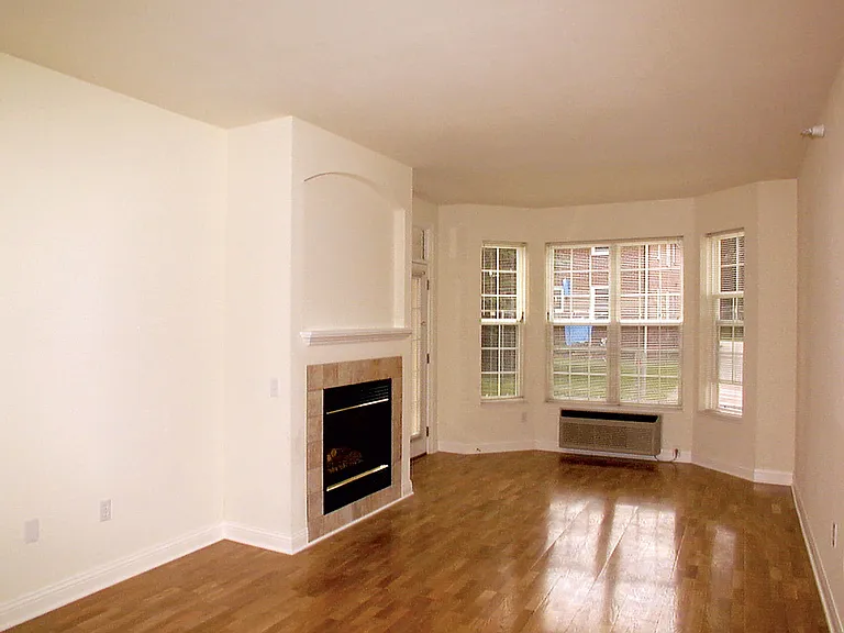 2734 Lynn Ter — Photo 11