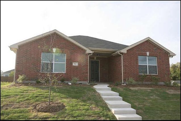 CHARMING House in Desirable Subdivision