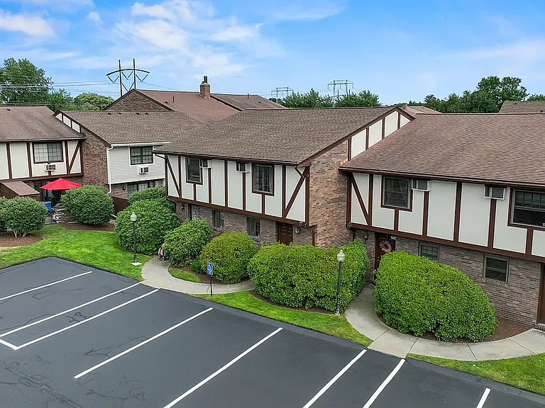 Tudor Glen Village — Photo 5