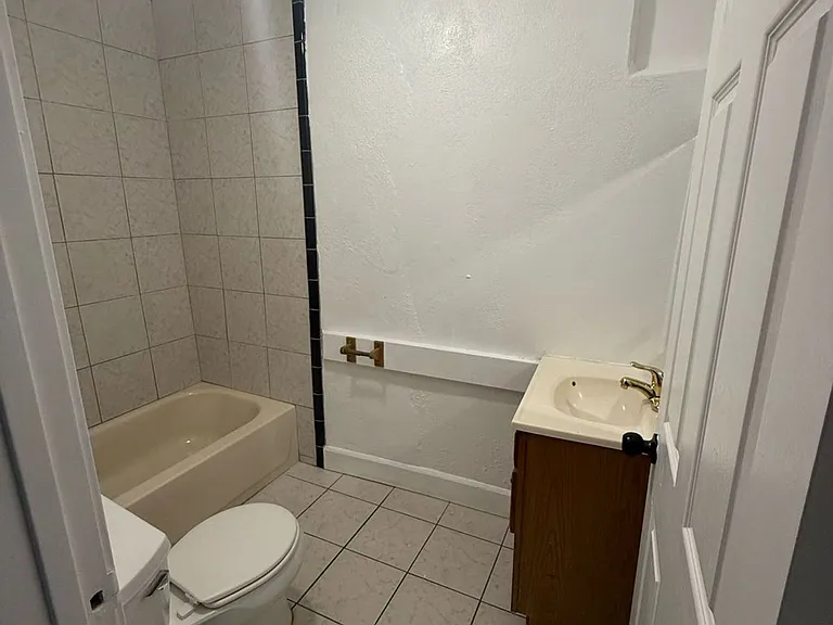 8027 Ney Ave — Photo 10