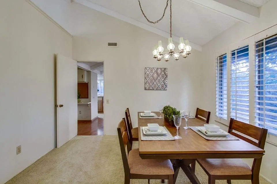 5 bed, 2241 sqft, $6,350 — Photo 4