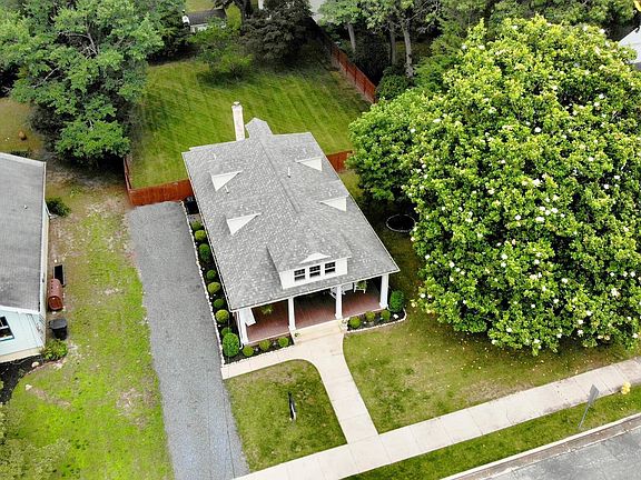 4th image of 413 Pinehurst Ave