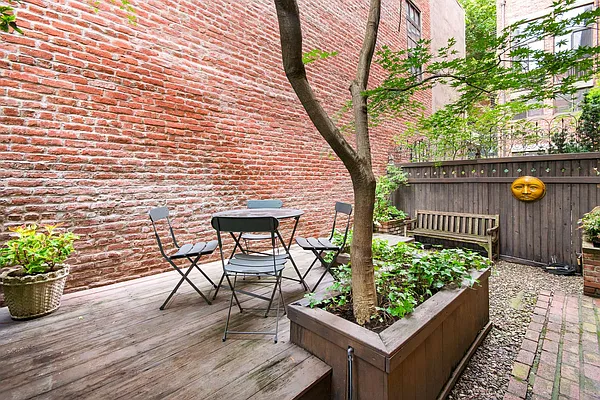 Sold by Compass | media 23