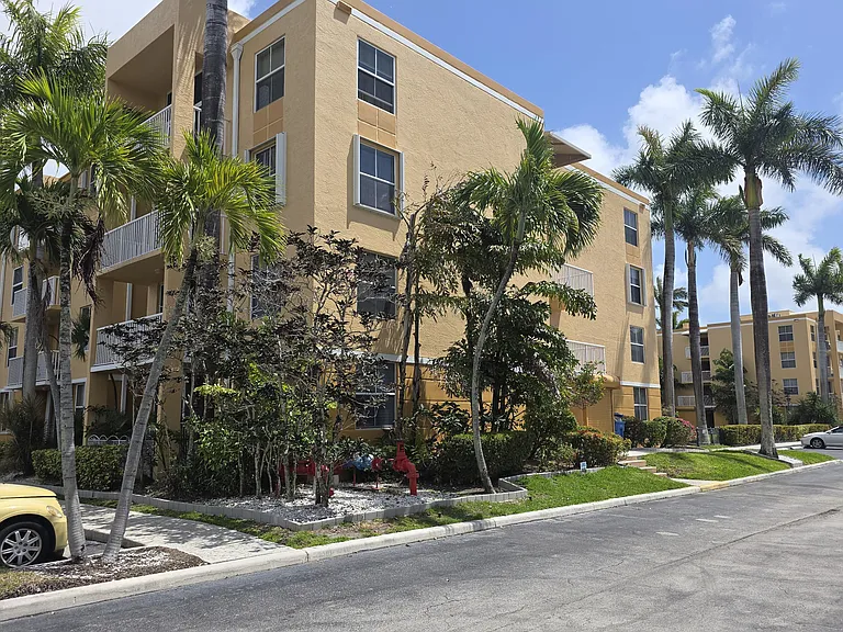 1341 SE 3rd Ave #307 — Photo 31