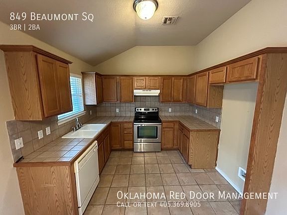 3rd image of 849 Beaumont Sq
