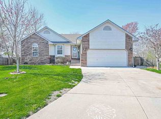 808 E Park Glen Ct, Clearwater, KS 67026