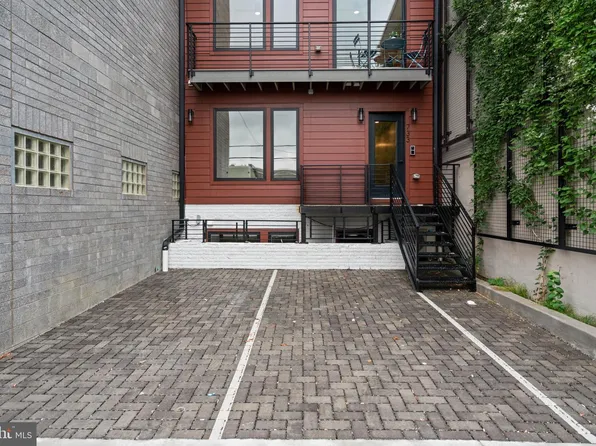 733 8th St SE #P-2, Washington, DC 20003