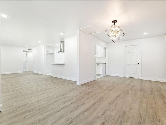 4th image of 105 Brunswick Ct