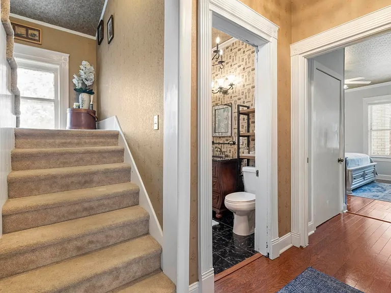 1128 Jefferson St — Photo 11