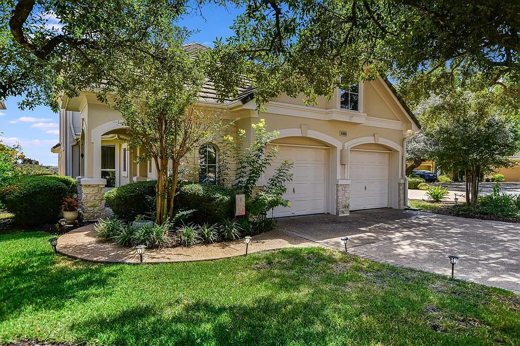 4 bed, 2.5 bath, 3267 sqft, $4,500 — Photo 1