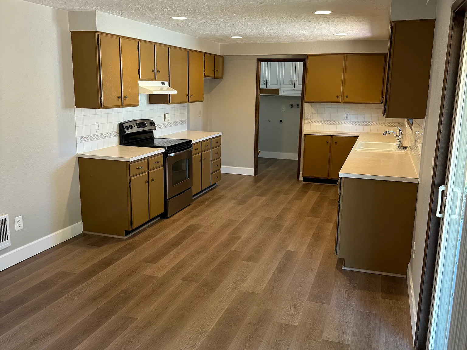 147 Idylwood Dr SE — Photo 3