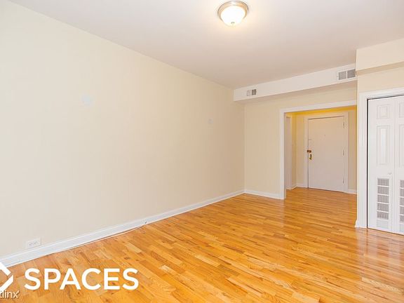 2nd image of 550 W Aldine Ave #Unts3