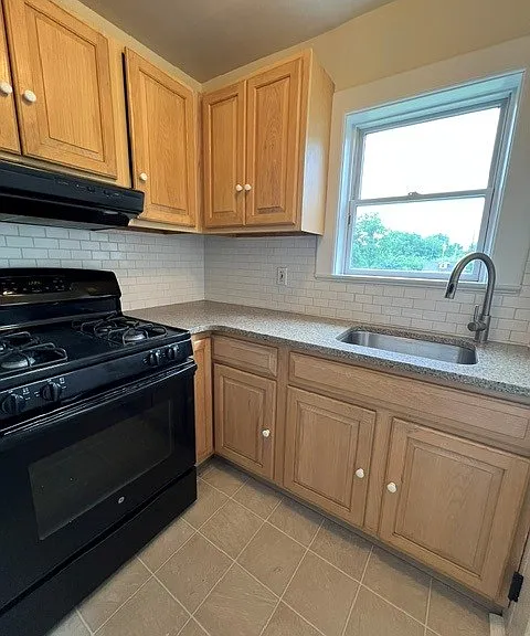 103 E Vine St — Photo 8