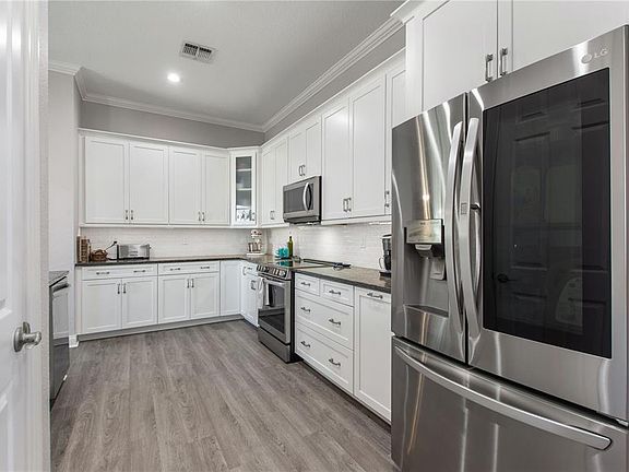 4th image of 1039 Motorcoach Dr