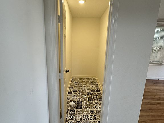 5th image of 115 S Leo St APT 6