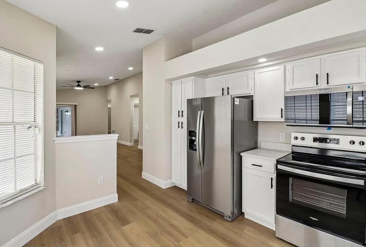 3 bed, 2.0 bath, 1300 sqft, $2,500 — Photo 2