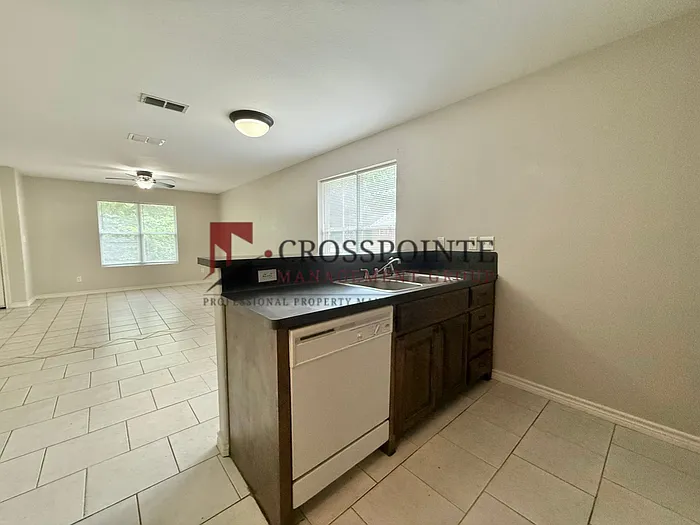 2215 N Palace Ave #100 — Photo 6