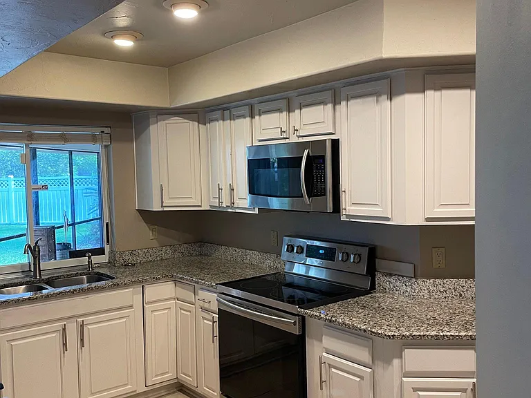 15911 Layton Ct — Photo 12