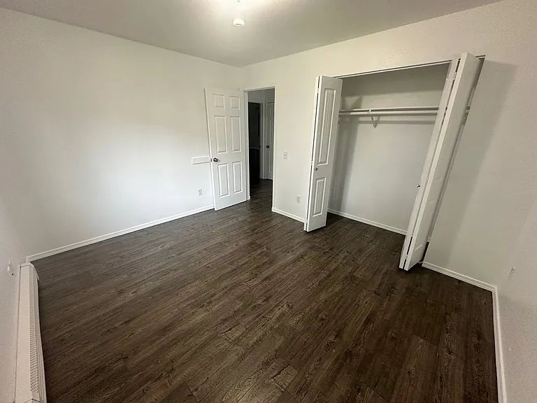 3404 Thompson Ave — Photo 7