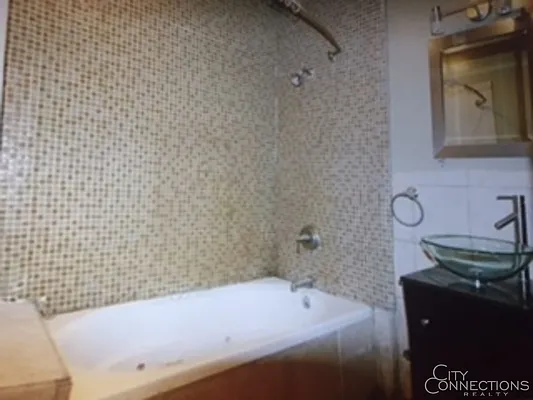 Rented by City Connections Realty | media 9