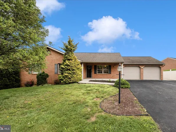 235 Montclair Ct, Hagerstown, MD 21742